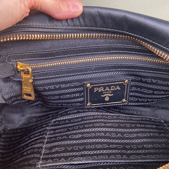 EUC PRADA SAFFIANO LUX LEATHER HANDBAG PURSE WITH ADDITIONAL SHOULDER STRAP - Picture 11 of 16